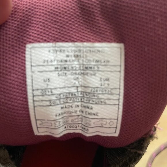 Ladies size 7 Merrill Hiking shoe - Picture 7 of 7